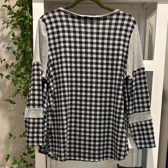 Umgee Black and Gray Checkered Long Sleeve Top - Picture 5 of 9